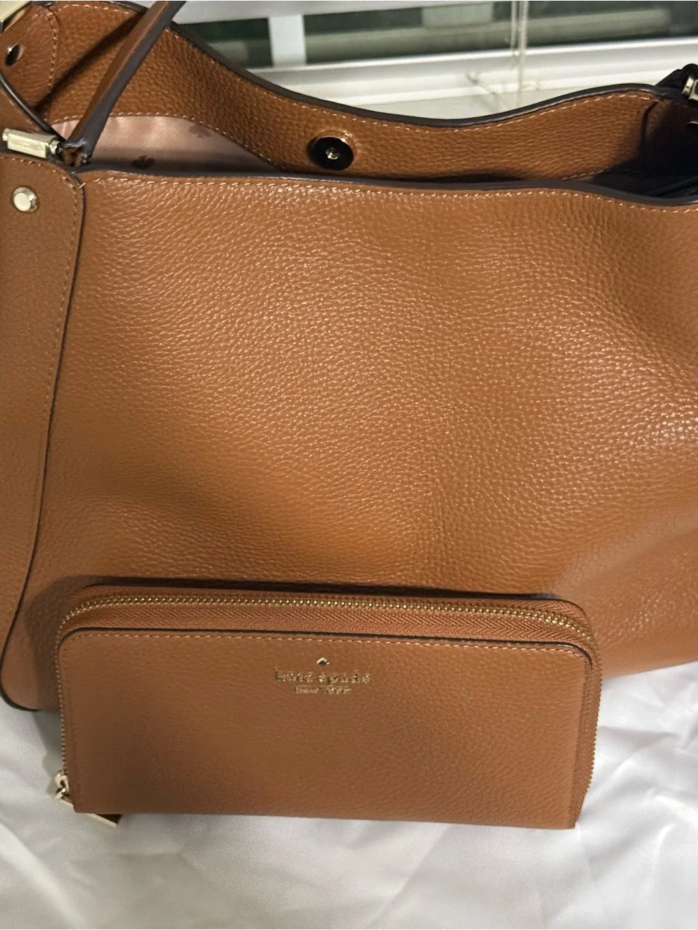 Pre-loved-MK Jet Set Medium Leather Chain Bag and Leather Bisque Trifold Wallet